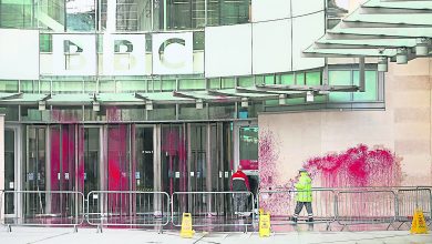 Photo of 【以巴衝突】親巴人組織不滿報導  英BBC總部遭潑紅漆