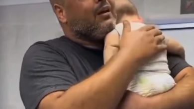 Photo of 【視頻】女嬰被炸死 父親抱她“入睡”太痛心