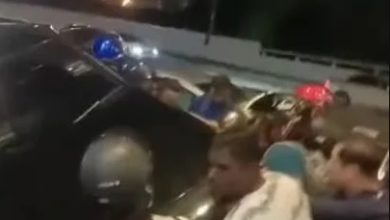 Photo of 【視頻】摩多騎士車禍被困車底 公眾眾志成城抬車救人