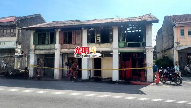 Photo of 霹靂路4戰前屋火災  熱心街坊替廟方保管香爐