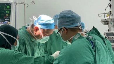 Photo of 諾希山重返手術台操刀  “需栽培外科與麻醉醫生”
