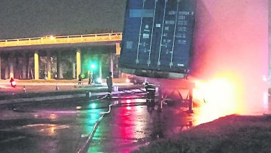 Photo of 疑剎車器故障 羅里起火燬2貨櫃食油