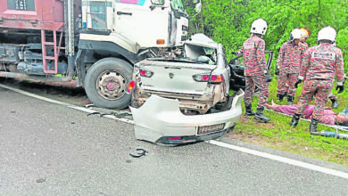 Photo of 疑雨天路滑失控撞羅里 2人當場喪命