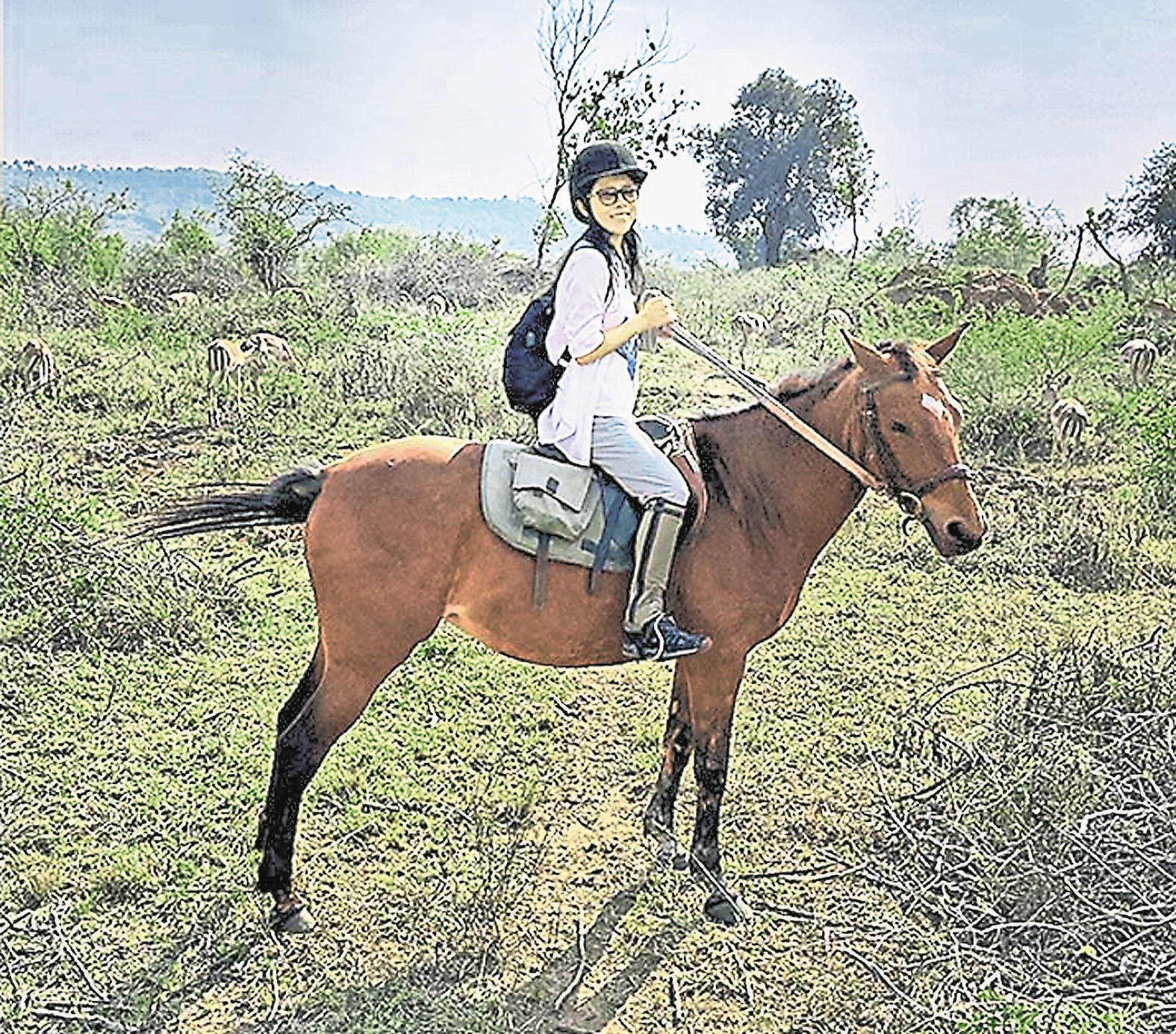  去到非洲，当然要看看野生动物，朱芷均就曾在乌干达的草原骑马。