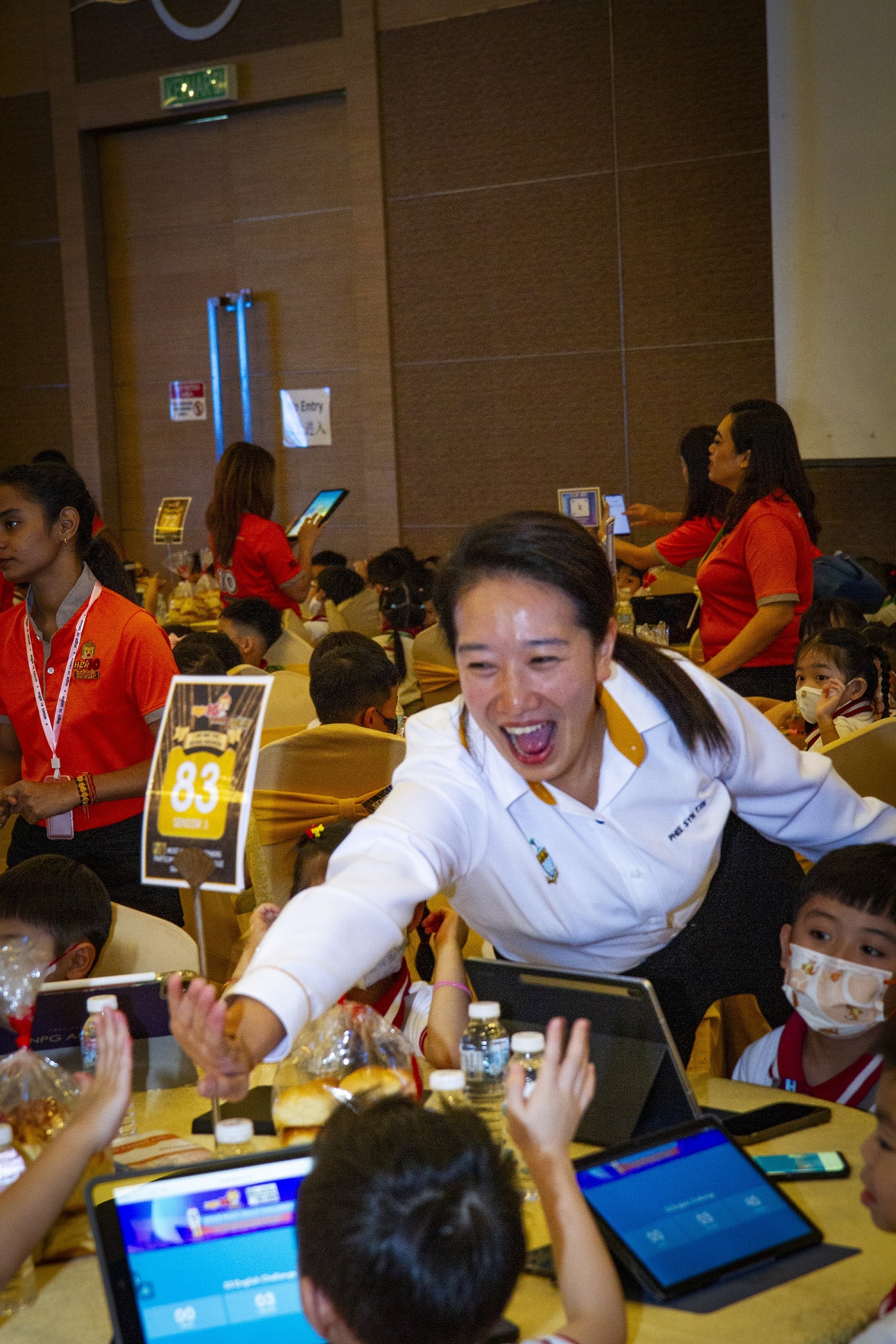 State Councilor Pang Sum Chee encouraged the young children who participated in the competition to break the record.