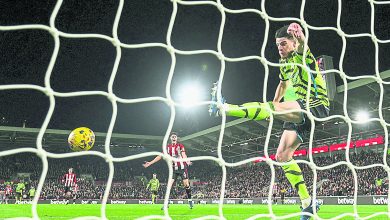 Photo of 【英超聯賽】兩次門線解圍氣走蜜蜂 鎗手險勝登頂