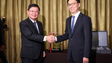 Photo of 曹觀友與韓正交流  談論教育課題發掘人才