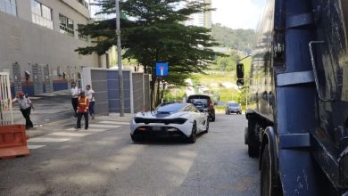 Photo of McLaren違例停車阻收垃圾 網：連RM2停車費都付不起？