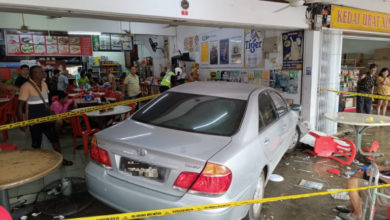 Photo of 【視頻】疑踩錯油門 轎車撞茶室 食客1死2傷