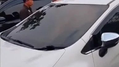 Photo of 【視頻】孫子故意遺忘？老婦被關車內險窒息