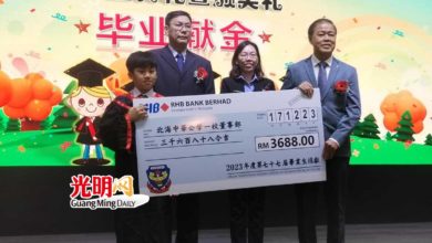 Photo of 【北海中華一校畢業暨頒獎禮】黃浩惟蔡卉恩獲男女模範生  畢業生3688獻金捐母校