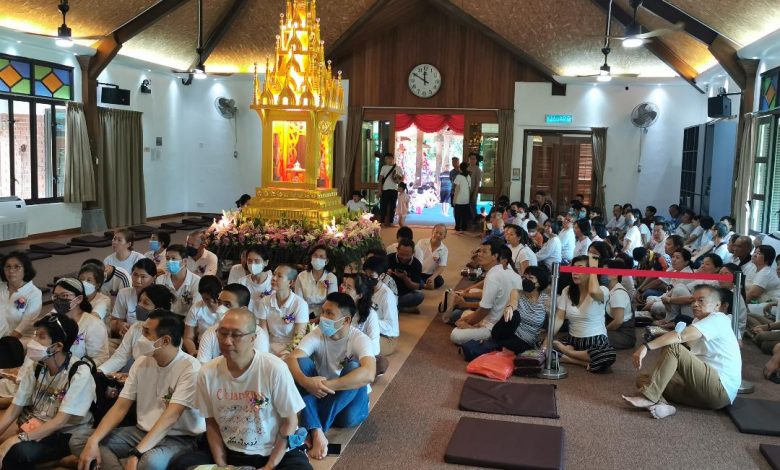 The Buddhist Relics at the Dharm Yuet Lim Meditation Center in Bukit Mertajam celebrate the Katina Day. Devotees offer cassocks to worship the Buddha’s relics.