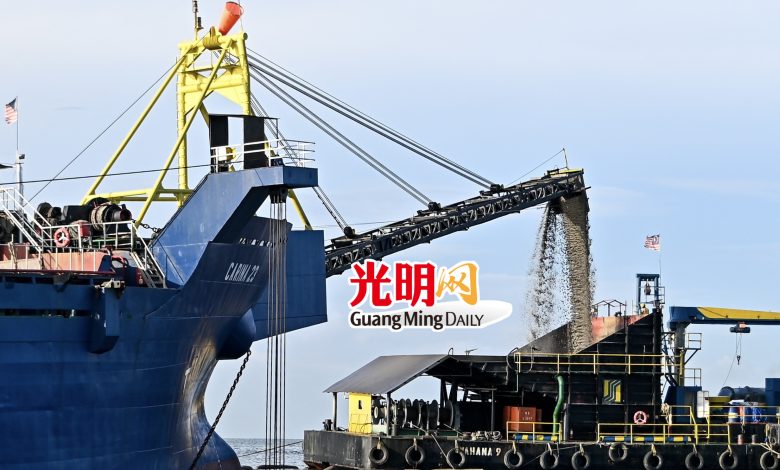 矽谷島計劃的填土工作正在如火如荼進行中。