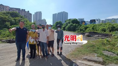 Photo of 70多廠巴停泊附近影響作息 居民簽署請願書要求正視