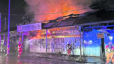 Photo of 大年火災燬6老店 手機聲響救了住戶
