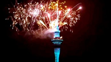 Photo of 全球首批國家迎2024 紐西蘭天空塔放煙花慶新年