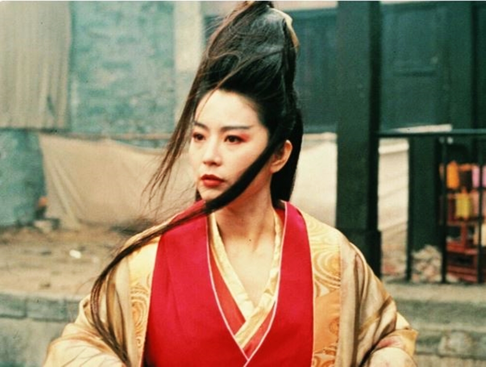 1992年《笑傲江湖之東方不敗》，由大美人林青霞反串演出，加上當年爆紅的李連杰、關之琳、李嘉欣，至今仍是不少網民心中的經典。