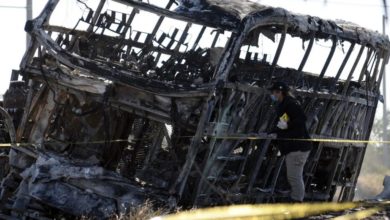Photo of 墨西哥巴士與卡車相撞燒成廢鐵 19人死亡