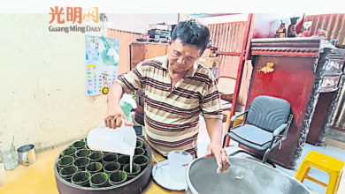 Photo of 【攏過好年】不怕費神又耗時  少年跟父親學做年糕