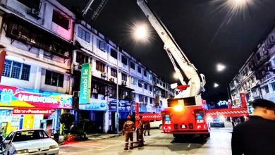 Photo of 七旬翁臥屍店屋頂樓 出動雲梯天台移屍