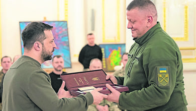 Photo of 烏總統撤換2軍頭 總司令獲頒『烏克蘭英雄』