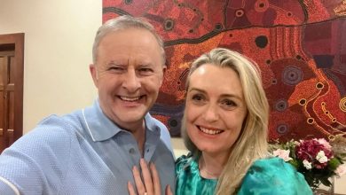 Photo of “她說願意！”60歲澳洲總理求婚成功喜曬婚戒