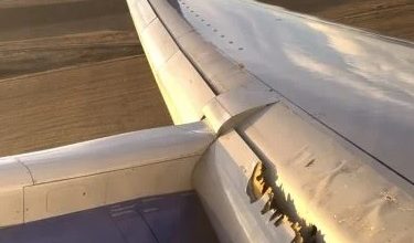 Photo of 飛行途中機翼撕裂 美聯航客機緊急迫降丹佛