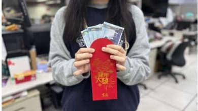 Photo of 包RM2000紅包給爸媽遭甩2巴掌 女網民：明年不回來了