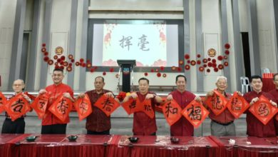 Photo of 二條石明德學校  學生舞獅采青慶新春