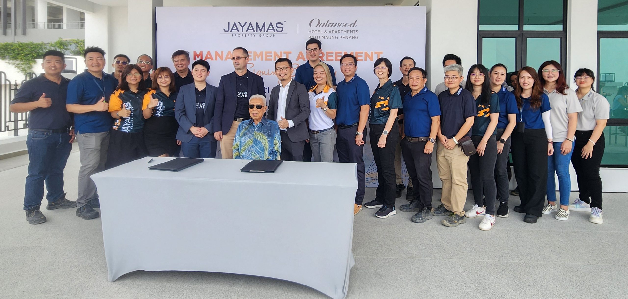 全體嘉賓在Jayamas 產業集團與雅詩閣國際管理公司簽署協議儀式上合照。