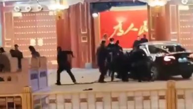 Photo of 網傳車撞北京中南海大門 司機被保安抬走