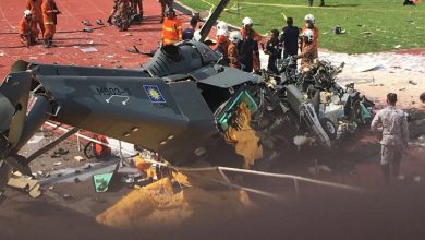 Photo of 【海軍直升機相撞】M503-3撞倒基地體育館樓梯 非洲狐墜泳池