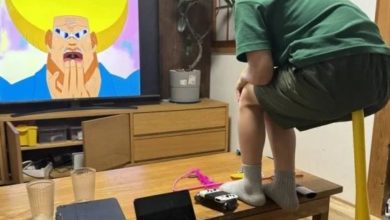 Photo of 日本男童看電視“神奇特殊坐姿” 網友驚呼：核心超強！