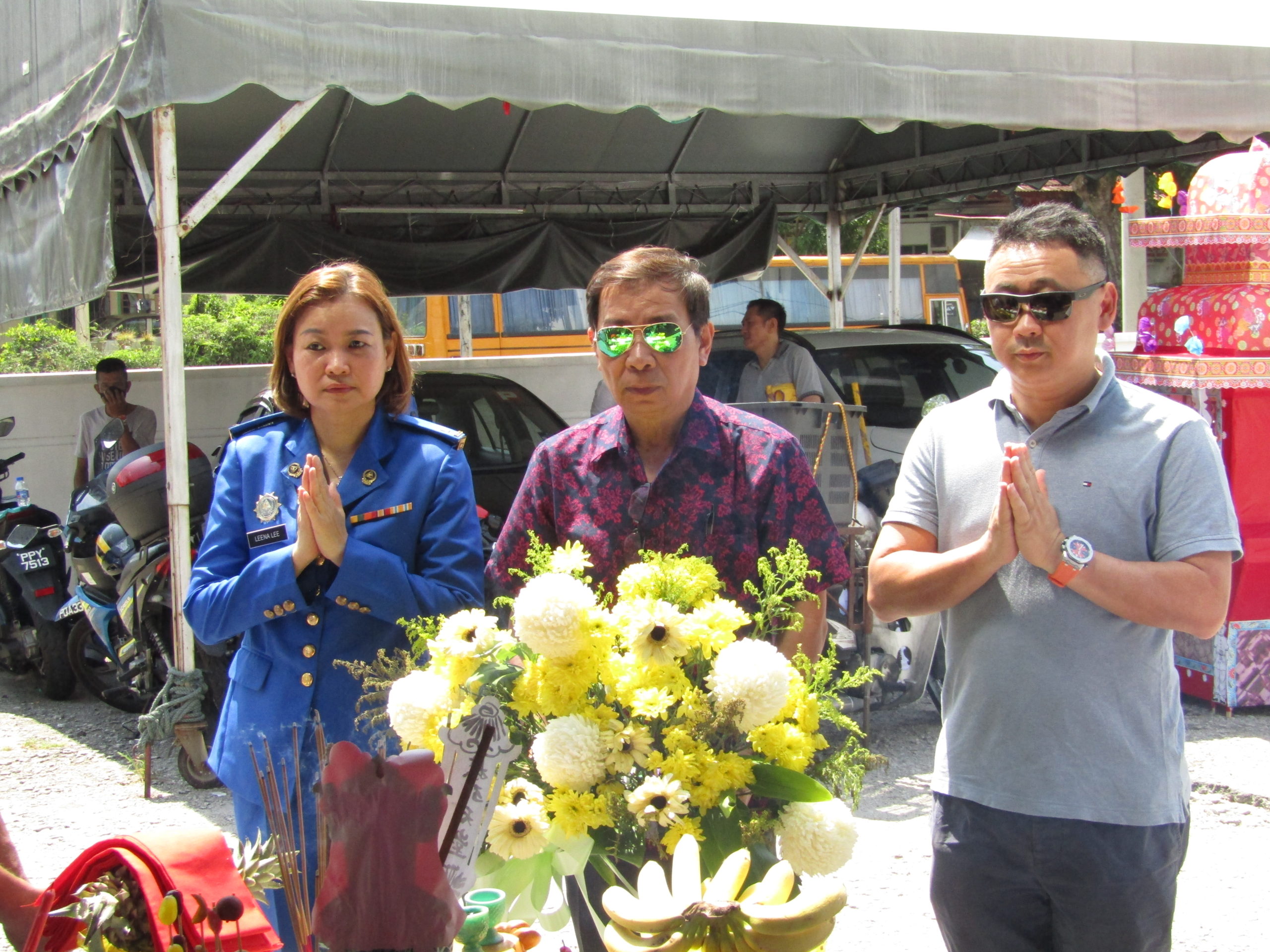 北京大學EMBA國際總裁班同學會同仁致祭。主祭：鄭家財。