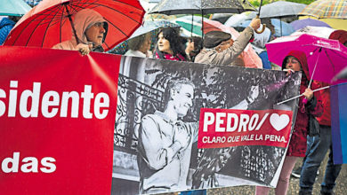 Photo of 西班牙首相護妻擬辭職  支持群眾上街留人