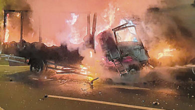 Photo of 羅里撞路旁拖格羅里起火 司機重傷跟車員燒死