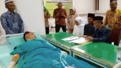 Photo of 婚禮前意外受傷被迫手術 印尼男子病床上完婚