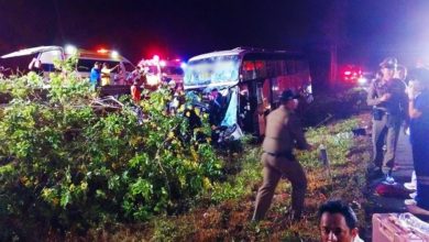 Photo of 載有中國遊客泰國旅巴撞樹 司機當場死33人傷