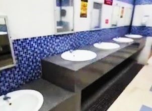 Photo of 認同大道休息站“BMW”廁所 印尼男：宛如商場廁所
