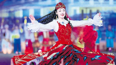 Photo of 迪麗熱巴帶動新疆經濟 民族服飾銷售大增