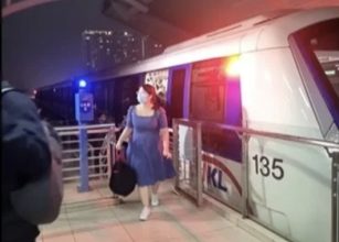 Photo of 閃電劈中LRT緊急剎車  大批乘客跌倒嚇哭