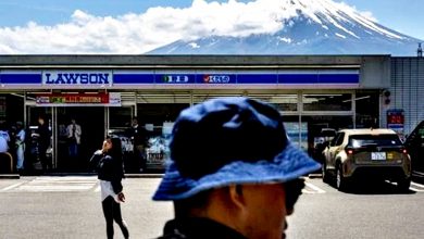 Photo of 架黑布擋富士山沒用？ 遊客湧入“新地點”：這里更好拍