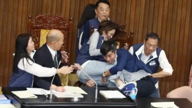 Photo of 台立法院改革法案三讀 朝野發生激烈肢體衝突