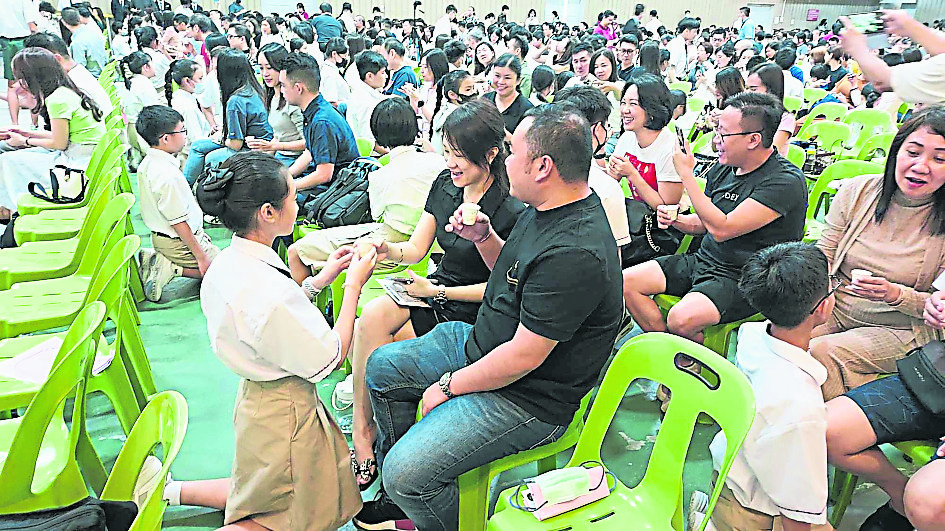 韓江中學孝親感恩會 470學生向父母敬茶 | 北马 | 地方 | 2024-05-18 – 光明日报
