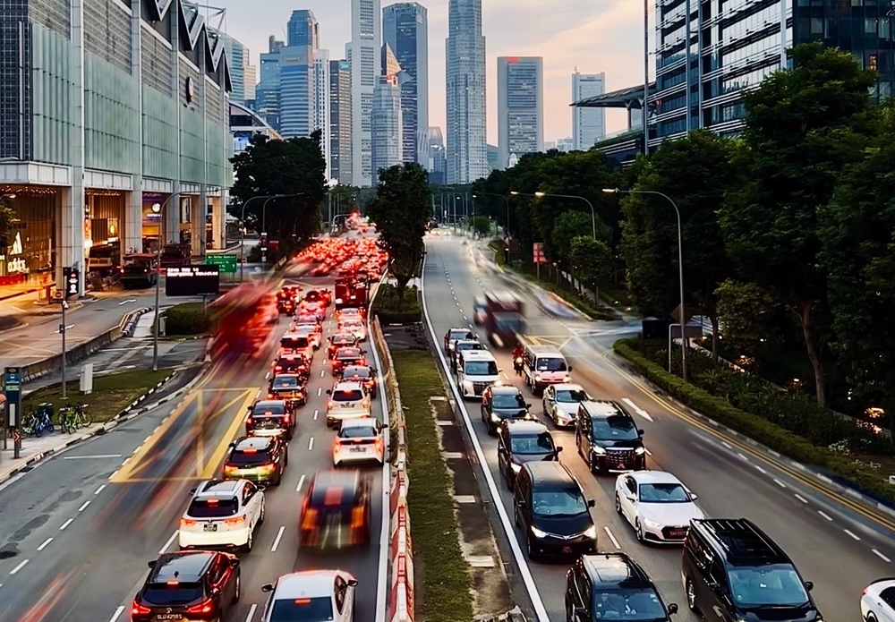 新加坡今年依然是全球最昂貴城市，亦是擁車費用最高的地方。