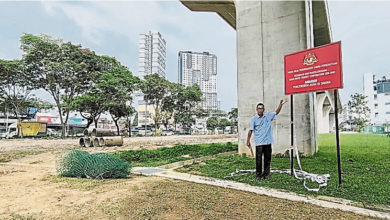 Photo of 捷運站旁草地被夷平 余保憑促還民綠地