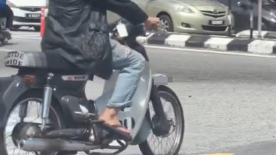 Photo of 向警稱在垃圾桶撿到  摩多騎士舉假鎗逼轎車讓路