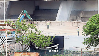 Photo of 四周圍牆板 工程師監督 沙亞南體育館拆了