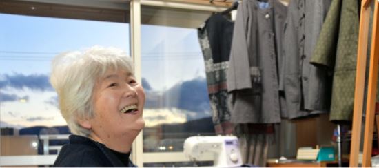 88歲左右開始，佐籐秀多了一個新興趣「衣服改造」