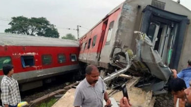 Photo of 印度火車出軌多節車廂傾覆 至少2死20人傷